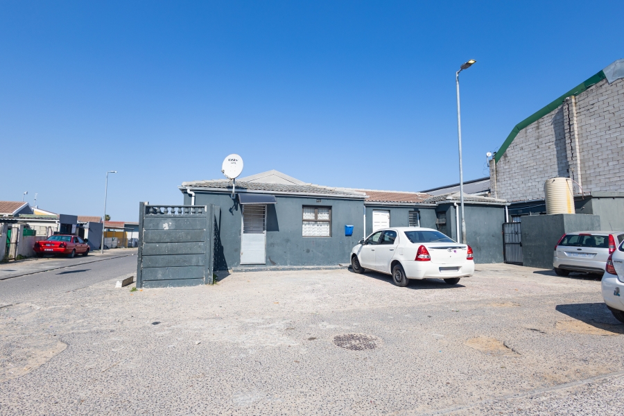7 Bedroom Property for Sale in Phoenix Western Cape